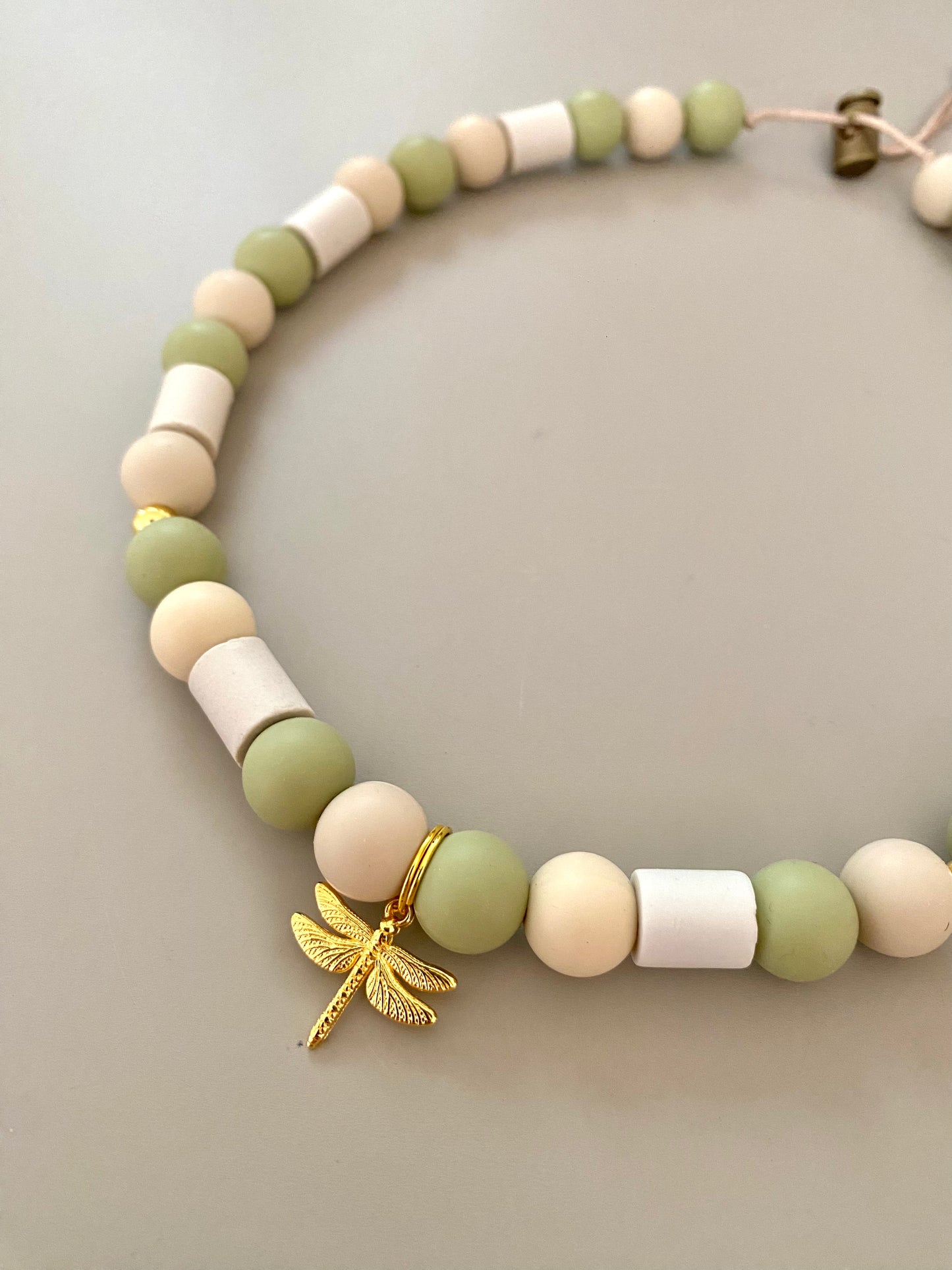 EM Keramik Kette - Beige Lindgrün