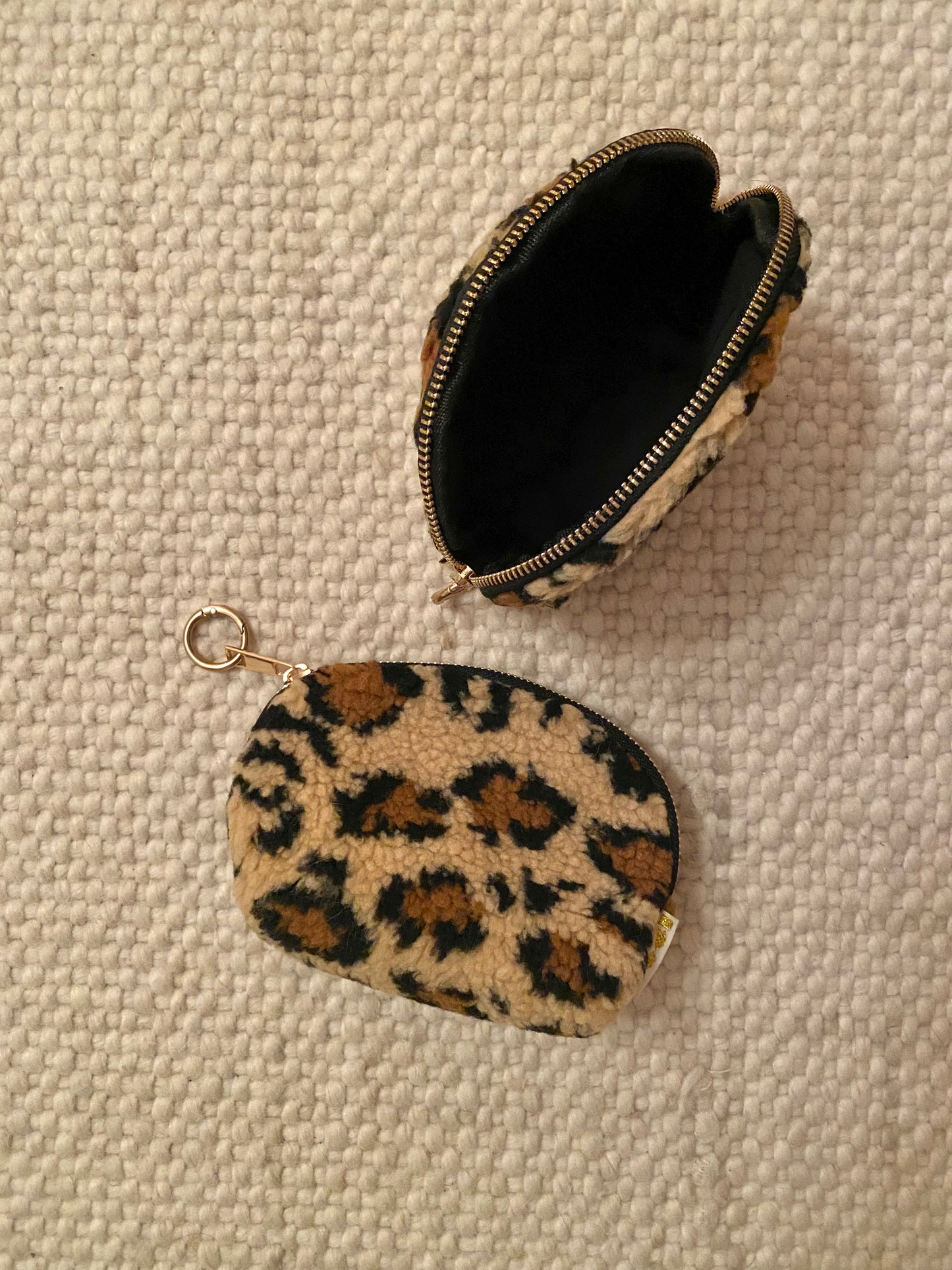 kleine Kosmetiktasche aus Leopard Teddystoff mit Reissverschluss