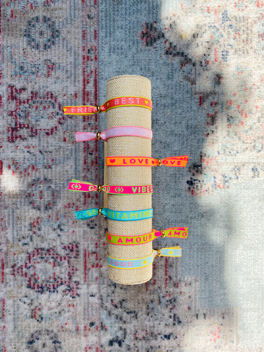 Armbänder aus Stoff