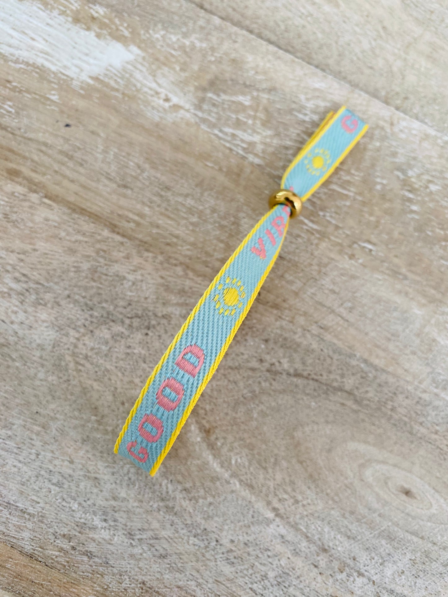 Armbänder aus Stoff