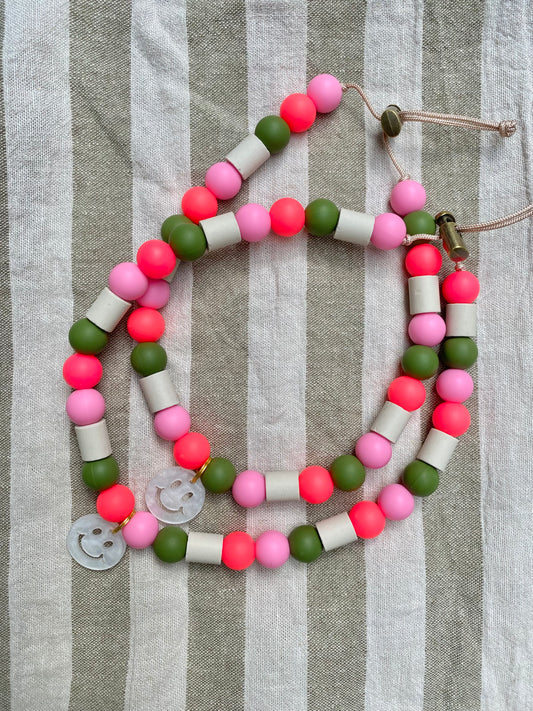 EM Keramik Kette - Neon Pink küsst Olive