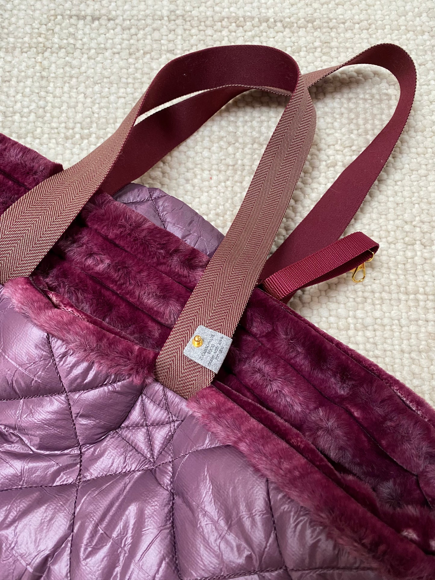 Kunstfell Dog Bag - Reisebettchen - Berry