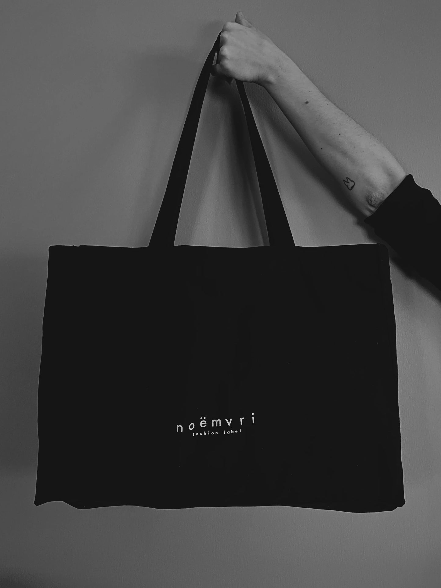 Noëmvri Tote Bag black