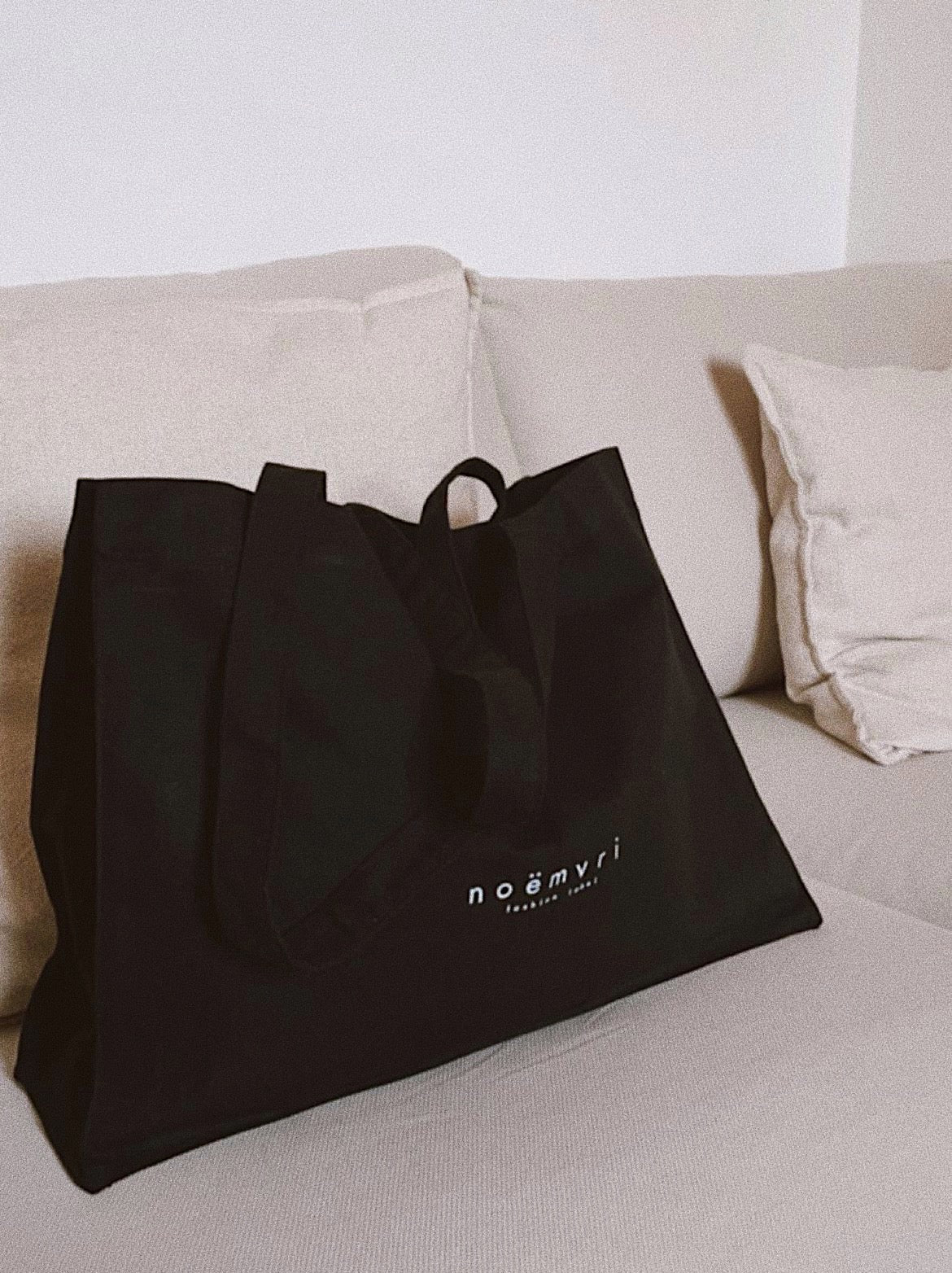 Noëmvri Tote Bag black